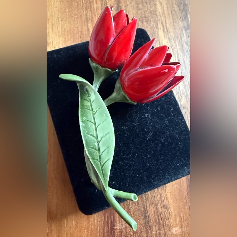 VTG MCM Metal Tulip Flower Pin Spring Red and Green Floral Brooch